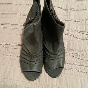 Women’s boot shoes